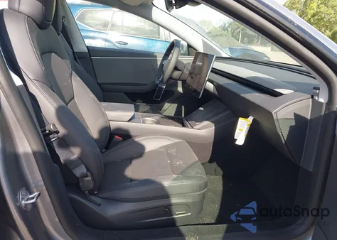 2025 Tesla Model 3 Long Range Rear-Wheel Drive z USA, uszkodzony, nr VIN 5YJ3E1EA7SF892239